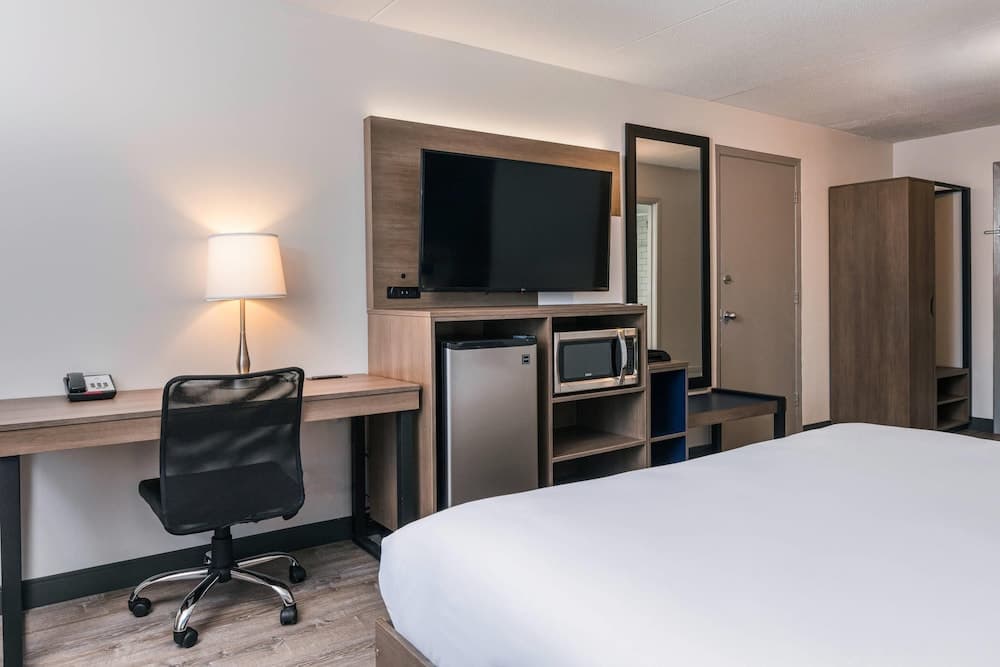 Comfort Suites Kingston Central