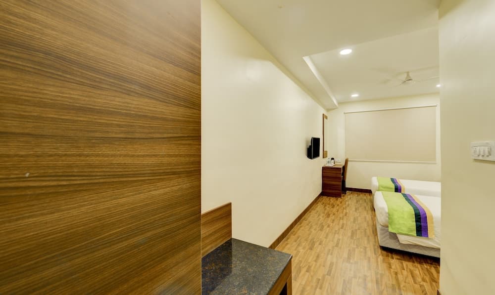 Treebo Welcome Inn, Porur