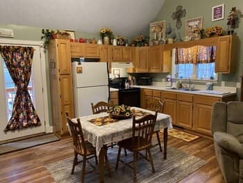 A Nature's Delight - 3 Bedrooms, 2 Baths, Sleeps 6 Cabin by Redawning