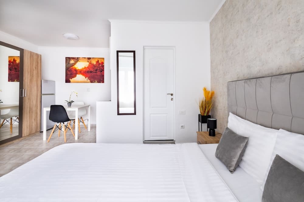 Downtown Victoria Studios By CityBookings