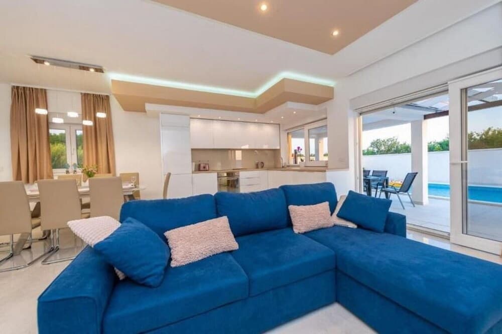 Luxury Villa Sabun with Pool & Hot Tub