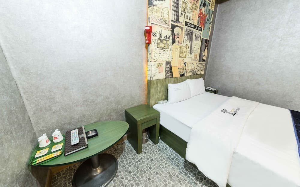 Anshan Jungang Station Chocolate