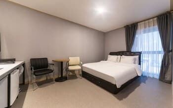 Oido Red Lighthouse Hotel