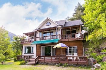 Yeongwol Deulkkotsanjang Pension