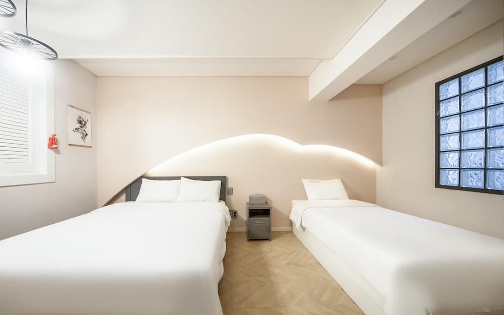 Jeonju Deokjindong Moment 708