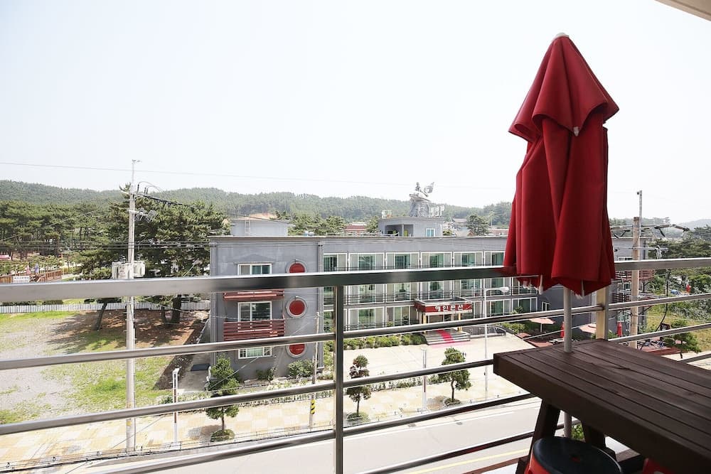 Taean Su Beach Castle