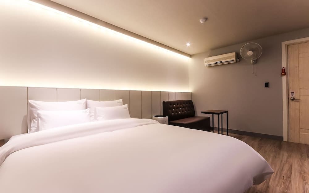 Ulsan Sinjeong-dong Marilyn