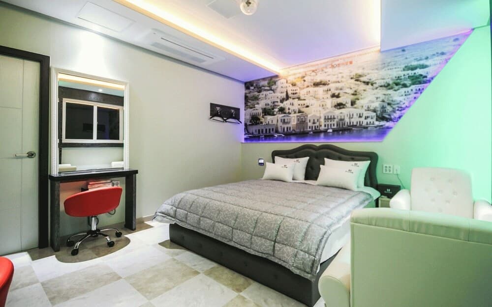 Sancheong Hyu and Joy