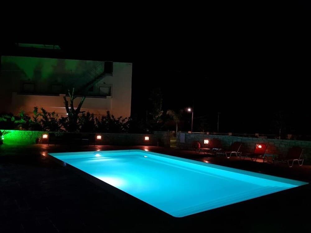 Spacious Family Apartment With Sea View And Swimming Pool