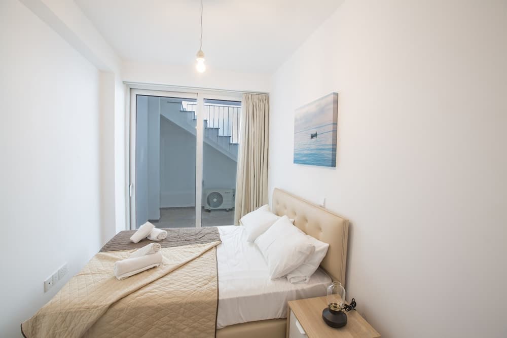 Villa Prol17, Exquisite 5bdr Villa With Pool, Close to Fig Tree Bay Beach