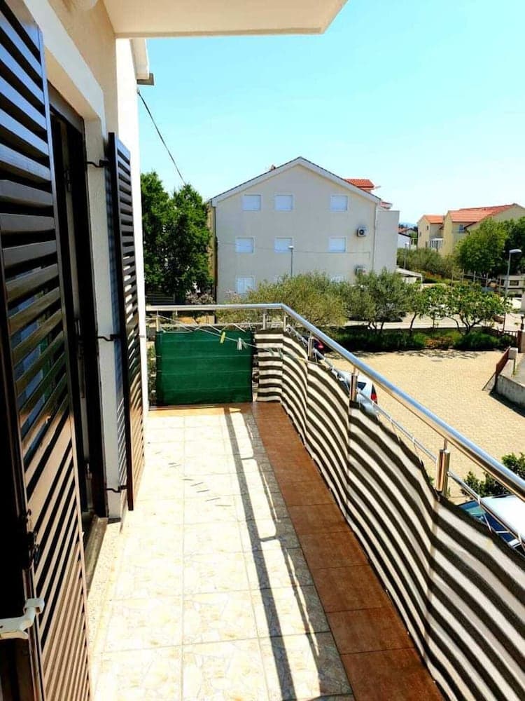 Lovely 1-bed Apartment With sea View in Srima