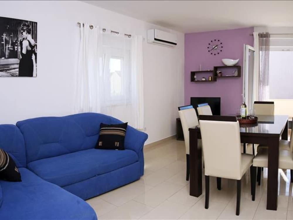 Remarkable 2-bed Apartment in Srima With sea View