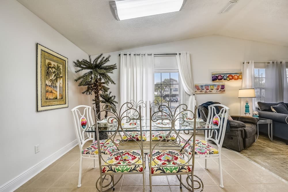 Casa Del Sol by Book That Condo