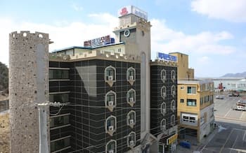 Taean Shinjindo Beach Condo Motel