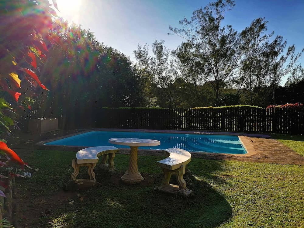 Boathouse Bed and Biscuit - Upper Deck