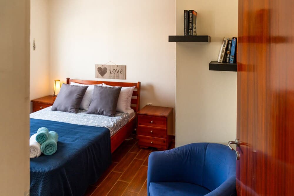 Gold Feathers Apartment By STAY BnB