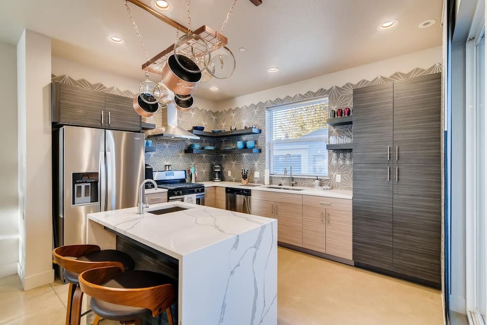 Fancy Townhome near Old Town, Breweries and River!