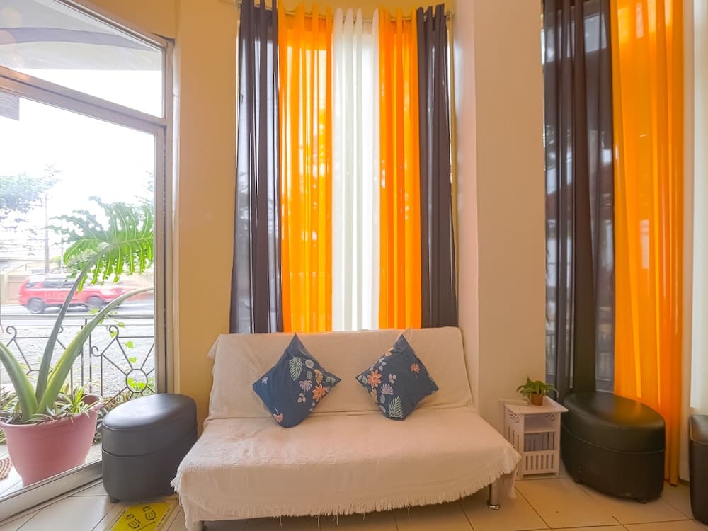 OYO 759 Royal South Garden Suites