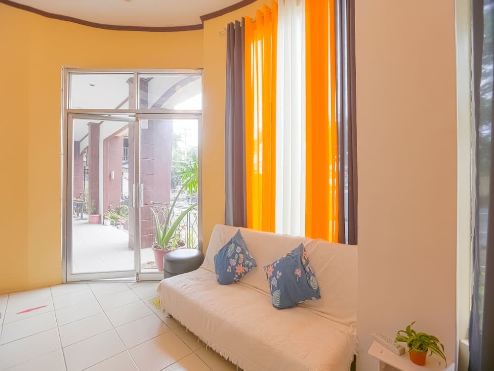 OYO 759 Royal South Garden Suites