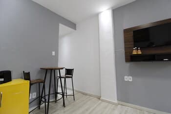 Apartamento en Copacabana Para Hasta 4 Personas a 20m del Metro Cavirio Br1029