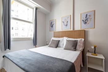 2 Bedroom Apartment in Copacabana 300m From the Beach Cavirio Br403