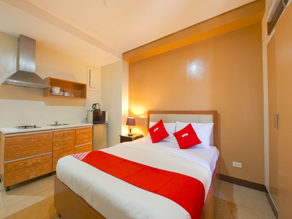 OYO 769 Poblacion Suites Polaris