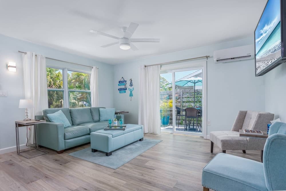 Modern Grove Beautiful 3 Bedroom Home