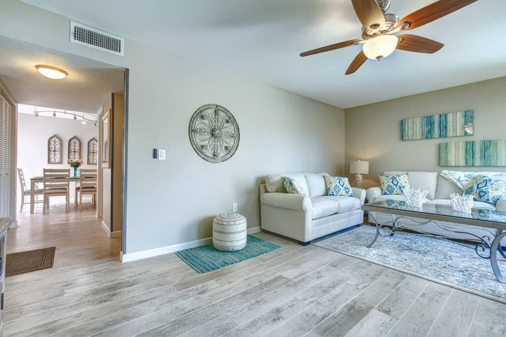 Bay Oaks C Second Floor