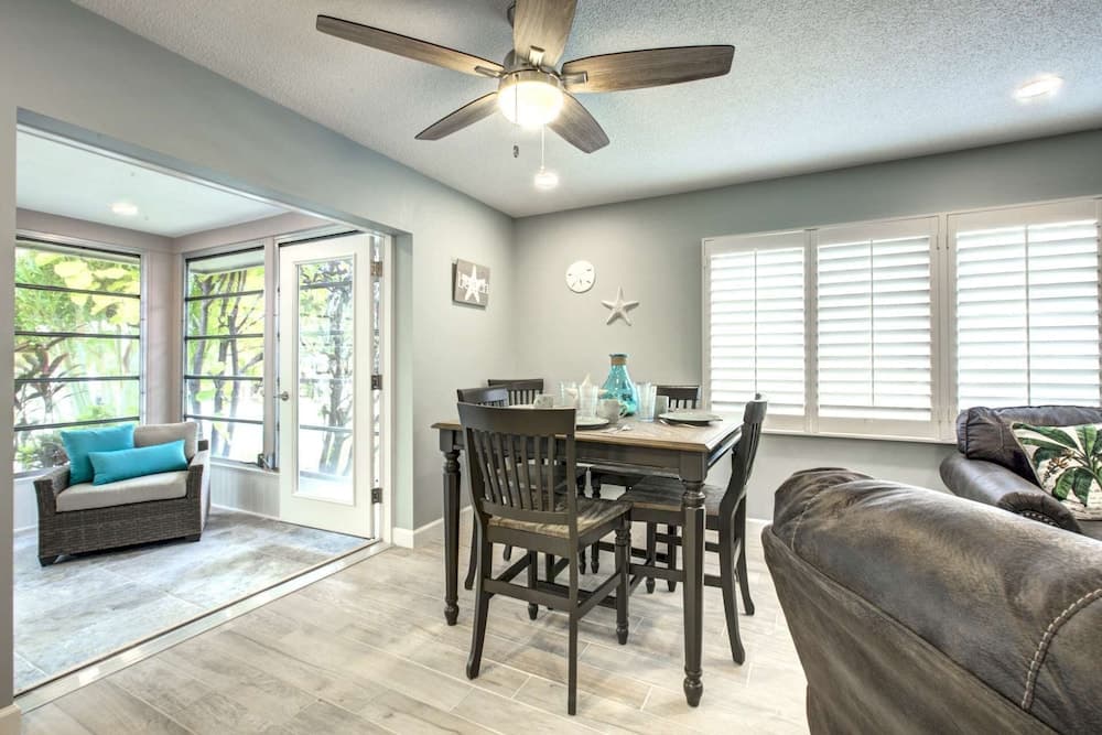 Moonmist Gorgeously Renovated Courtyard