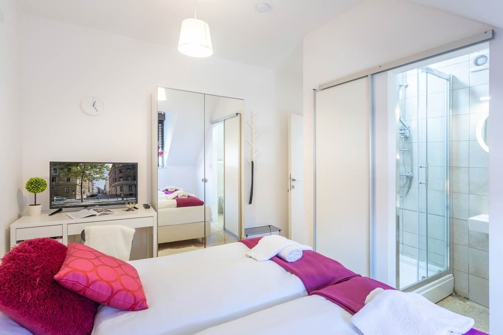 Bright and Cozy Duplex Near City Center