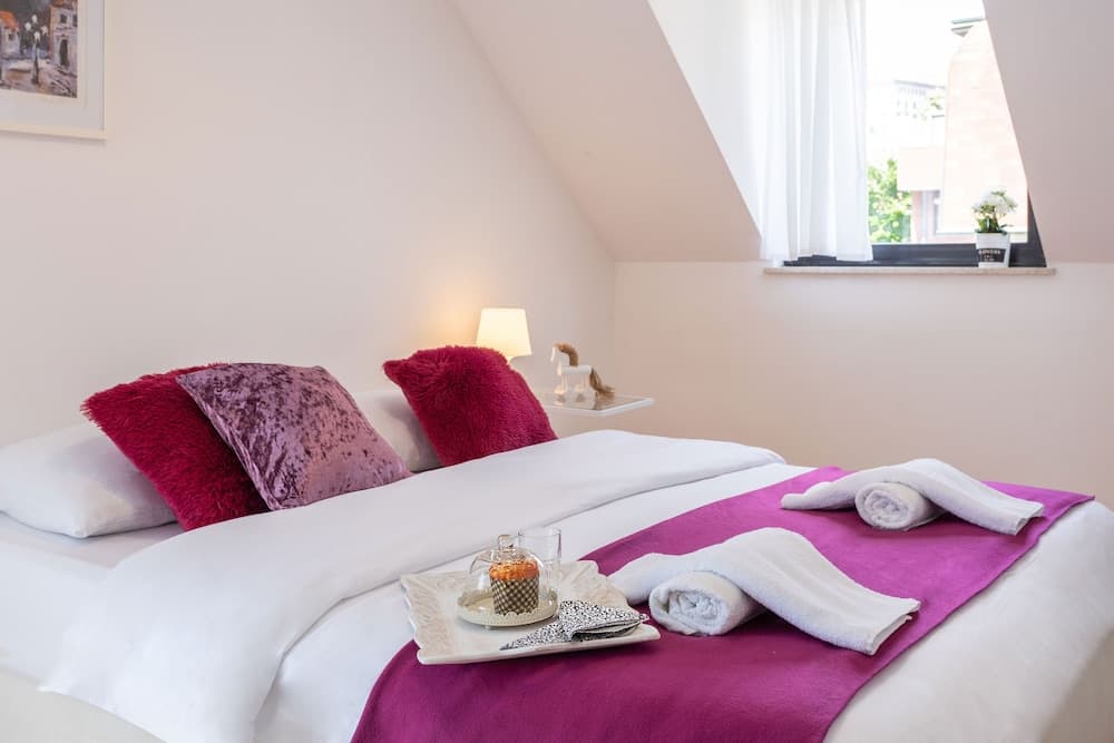 Bright and Cozy Duplex Near City Center