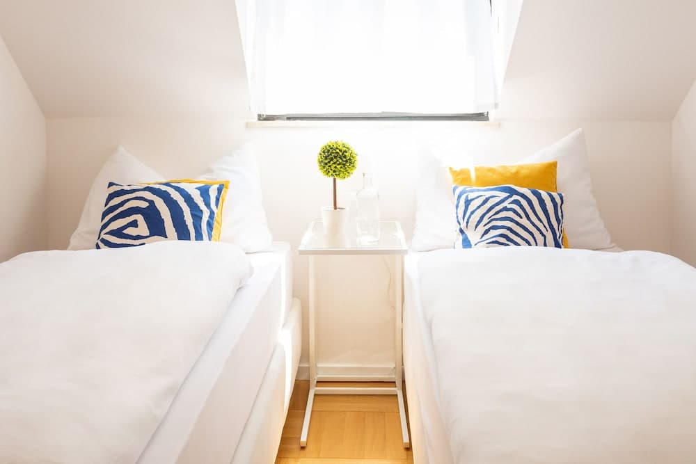 Cozy and Bright Duplex Near City Center