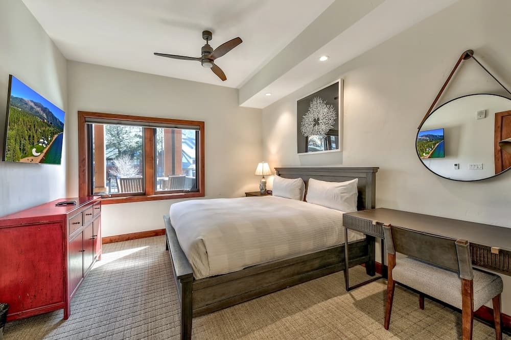 Luxury Three Bedroom Residence steps from Heavenly Village by RedAwning