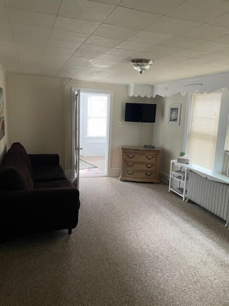 Ww322 East Maple Ave, Unit 1