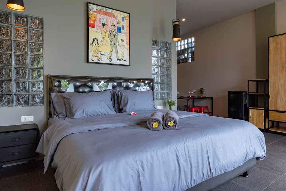 Hillside Lovina Studio