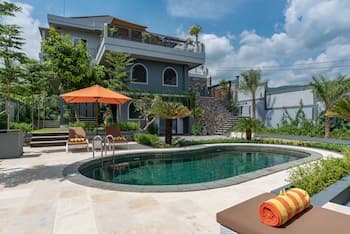 Hillside Lovina Studio