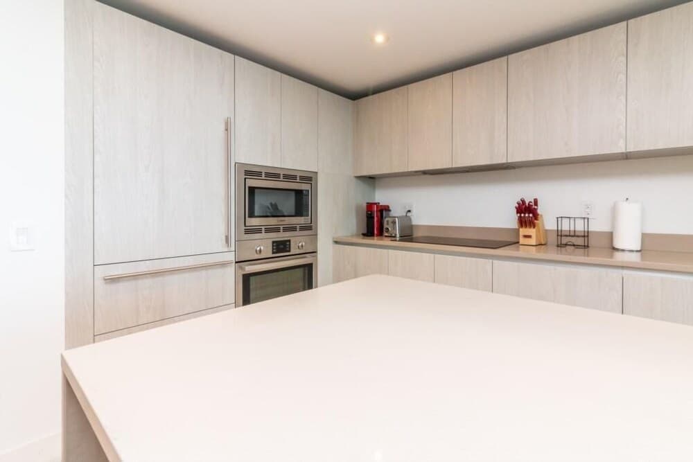 Hyde Beach Luxury -resort 1 Bedroom Apts by Redawning