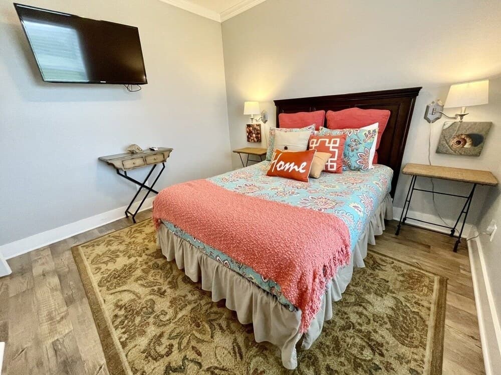 Pajarita Blanca 3 Bedroom Home by Redawning