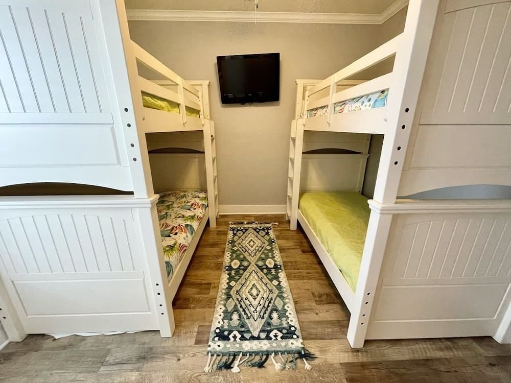 Pajarita Blanca 3 Bedroom Home by Redawning