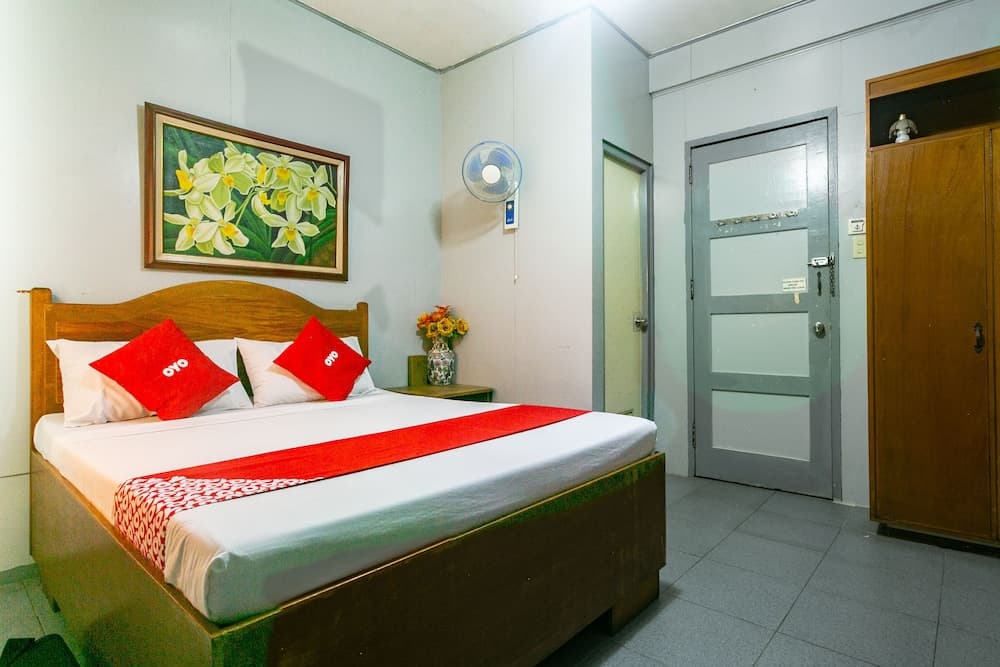 OYO 722 Slouch Hat Inn