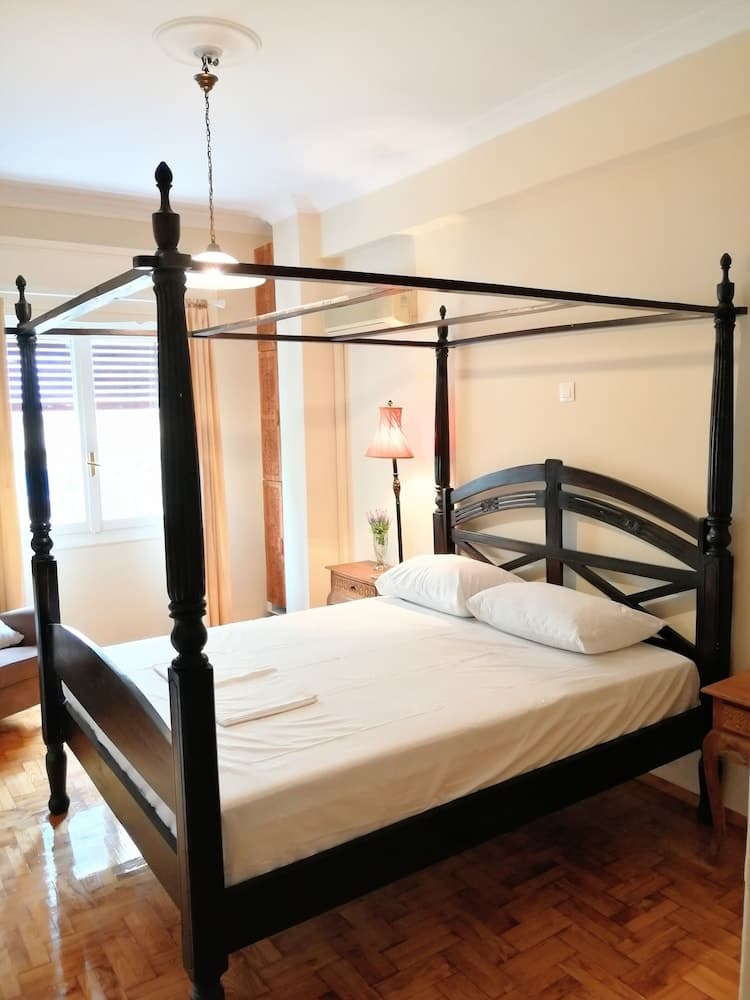 Magnificent Apt under the Acropolis