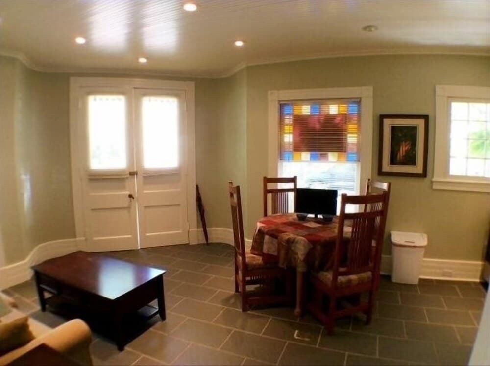 8 Pratt #1 2 Bedroom Home by Redawning