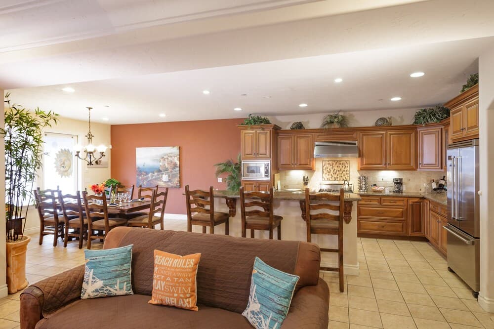 Valentina #401 3 Bedroom Condo by Redawning