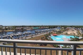 Yacht Club S #1-1005 3 Bedroom Condo by Redawning