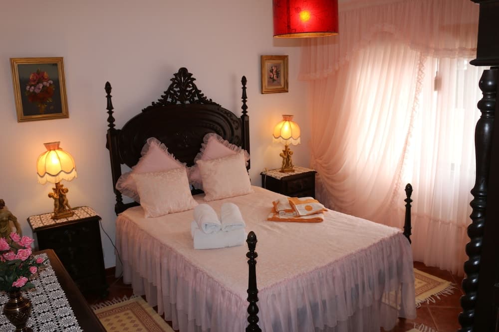 3 Bedroom Apartment in a Ground Floor of a Vila Wseparate Kitchen Living Room