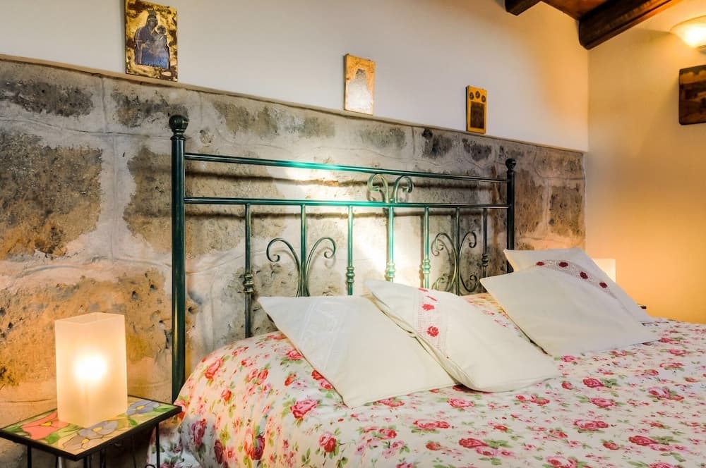 Best Located in Alghero old Town Steps to sea Attic Emerald