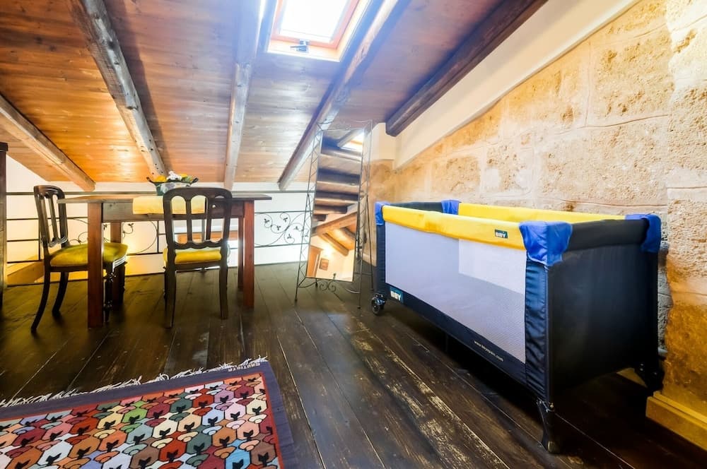 Best Located in Alghero old Town Steps to sea Attic Emerald