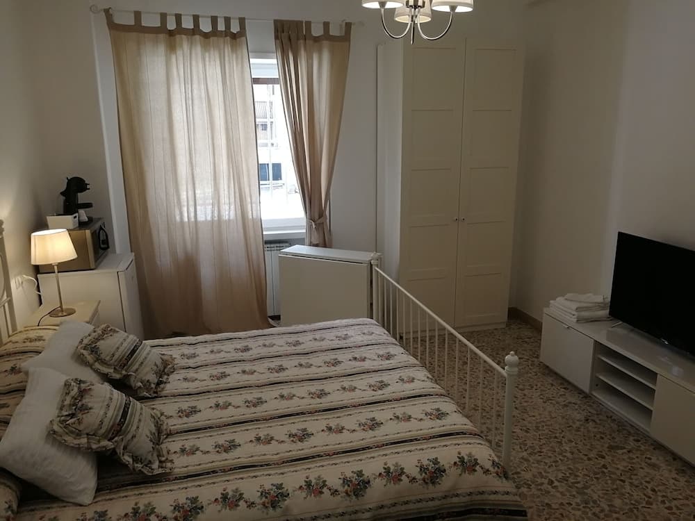 Triple Room With Private Bath 10 Min From Tiburtina Station