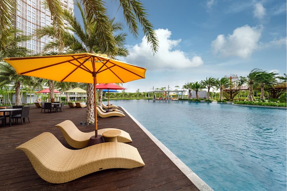 Three-bedrooms, Oakwood Apartments Pik Jakarta