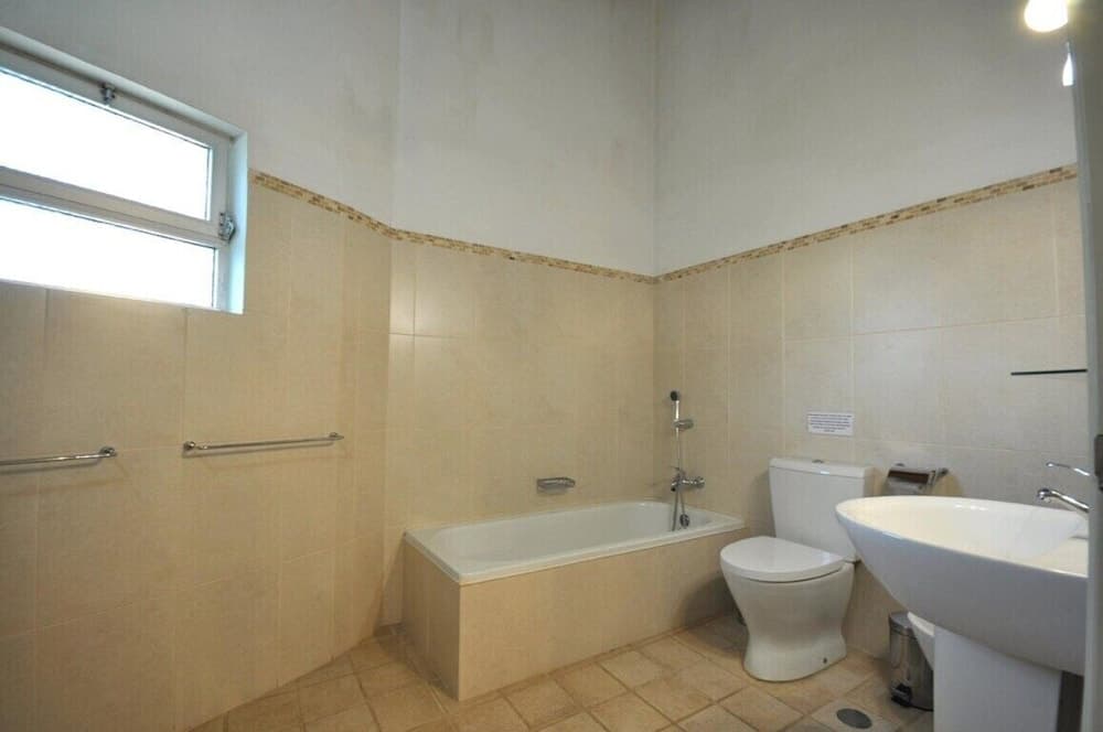 Fantastic Outdoor Area, Private Pool, Tennis Court & Golf Practice Facility